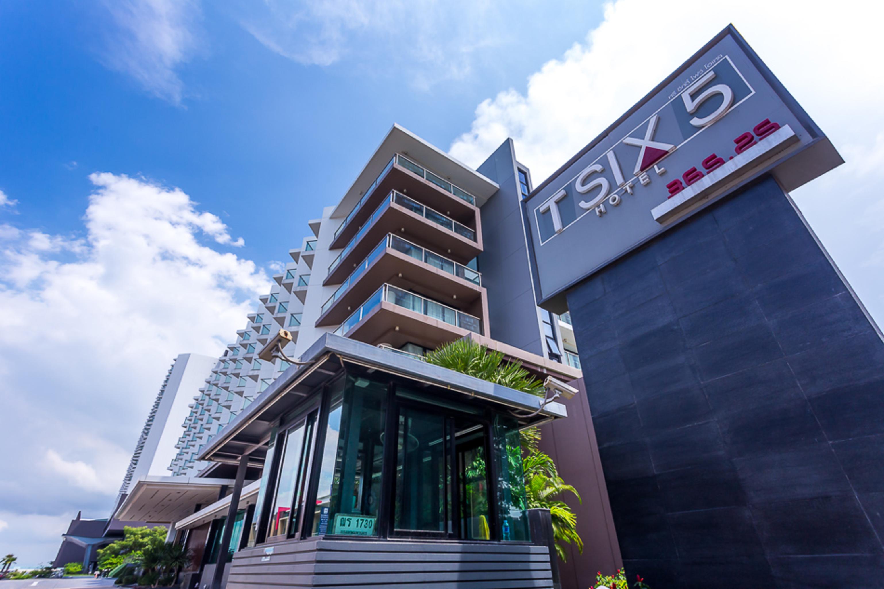 Tsix5 Hotel Pattaya Buitenkant foto