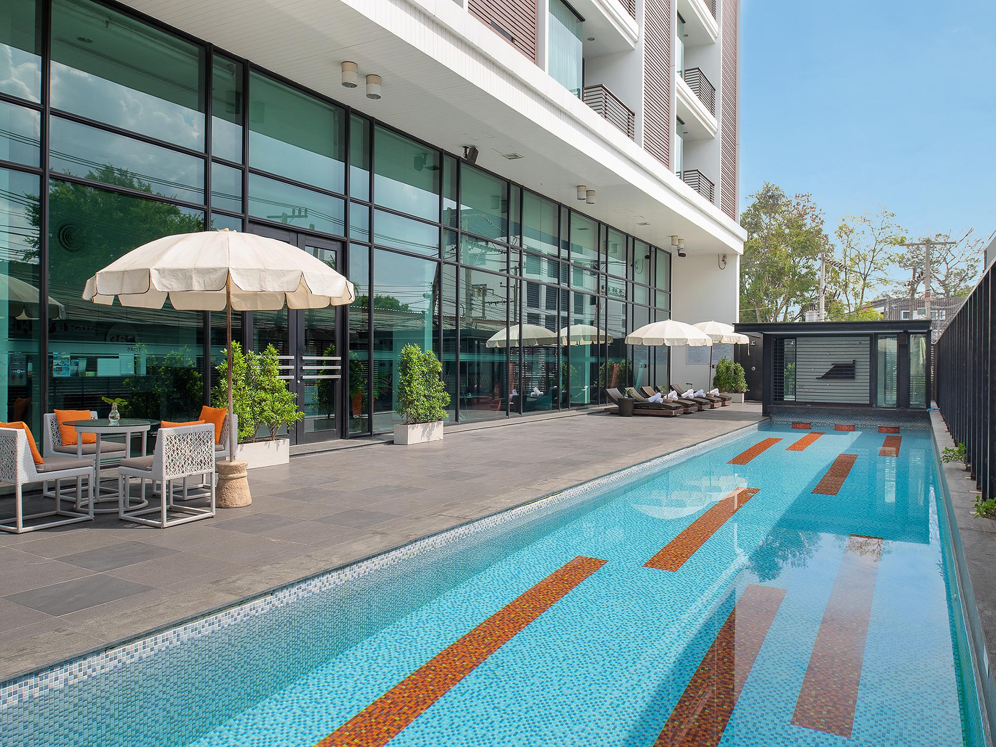 Tsix5 Hotel Pattaya Buitenkant foto