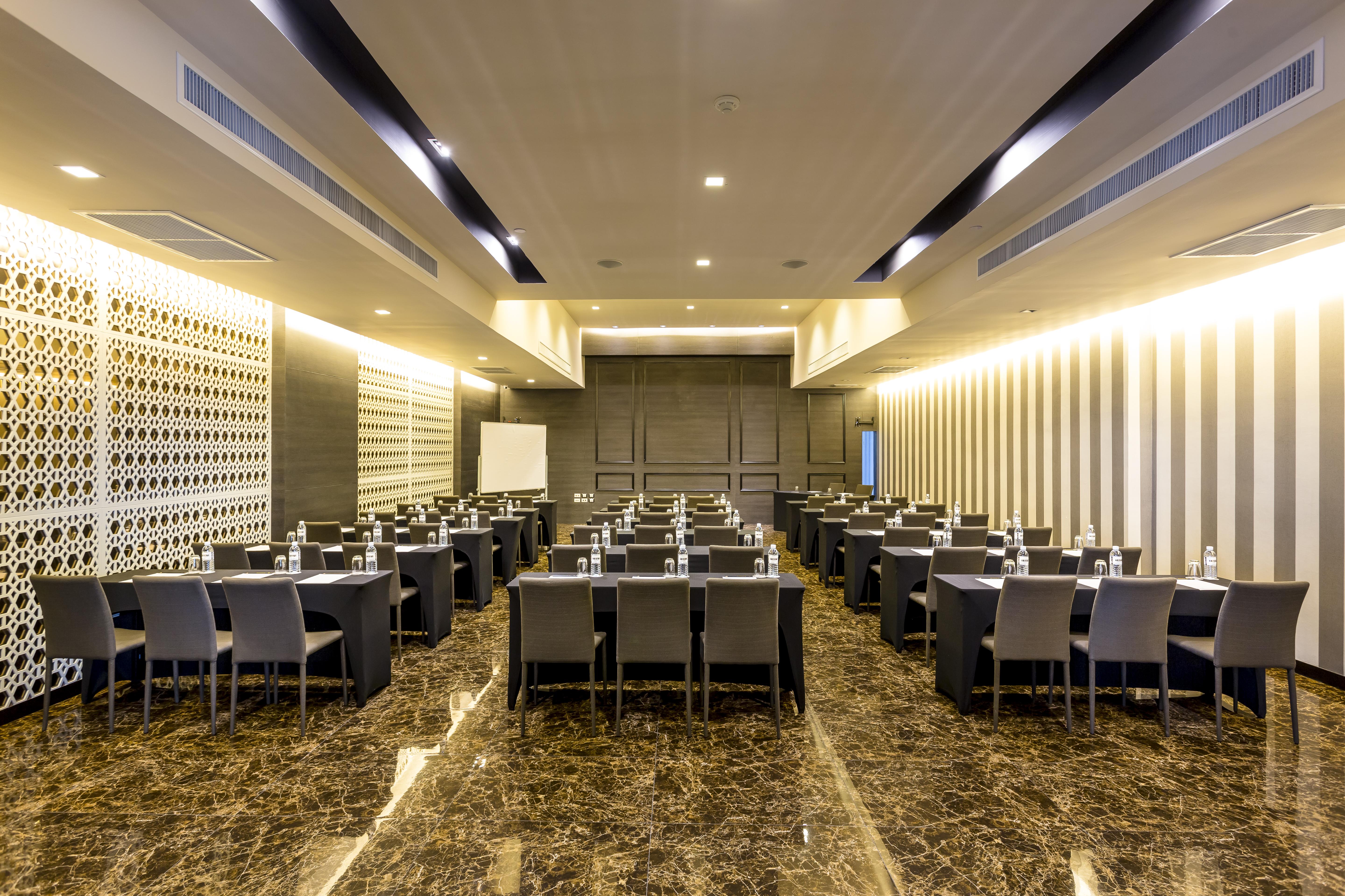 Tsix5 Hotel Pattaya Buitenkant foto
