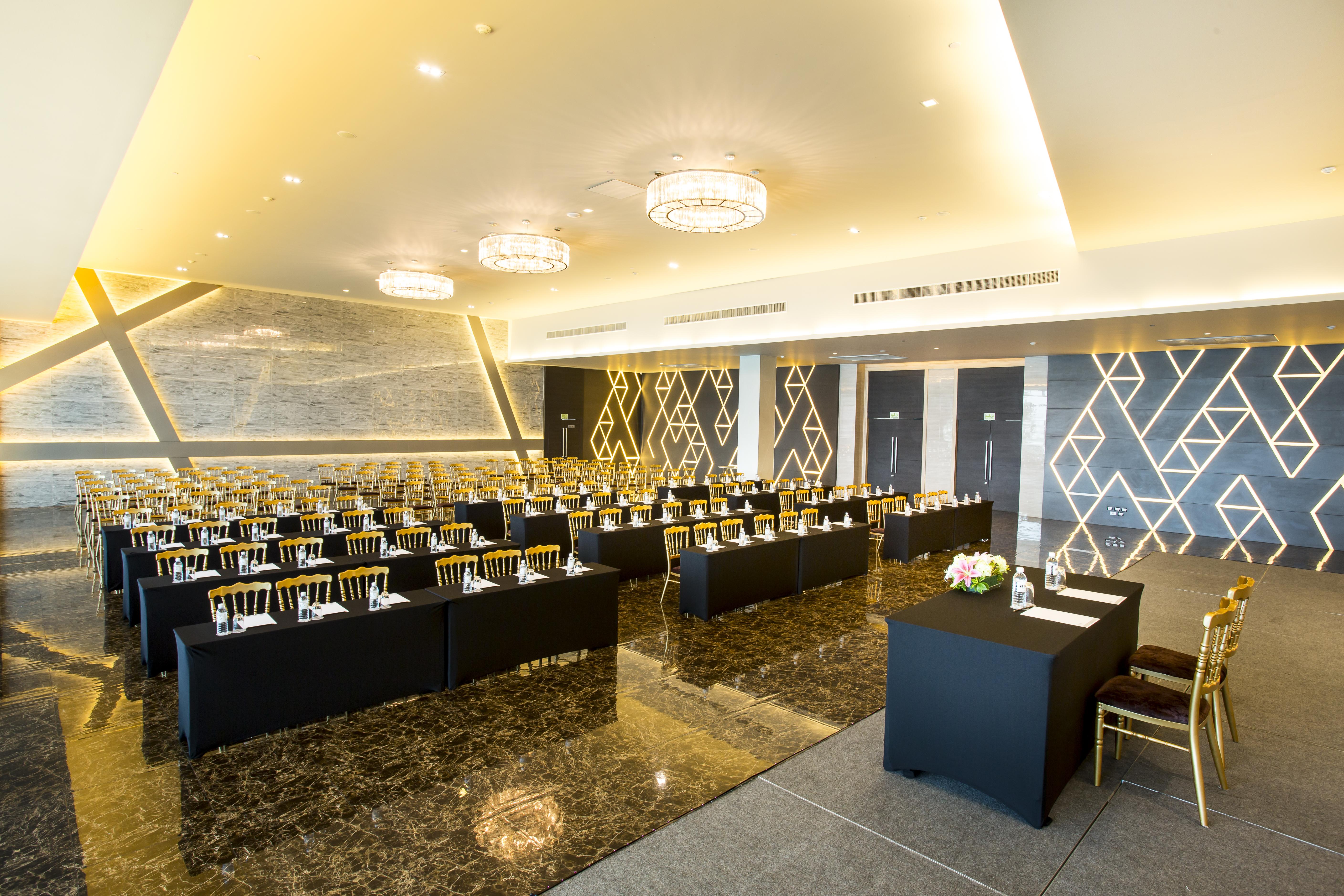 Tsix5 Hotel Pattaya Buitenkant foto