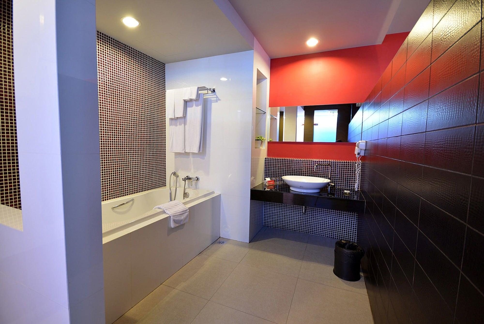 Tsix5 Hotel Pattaya Buitenkant foto