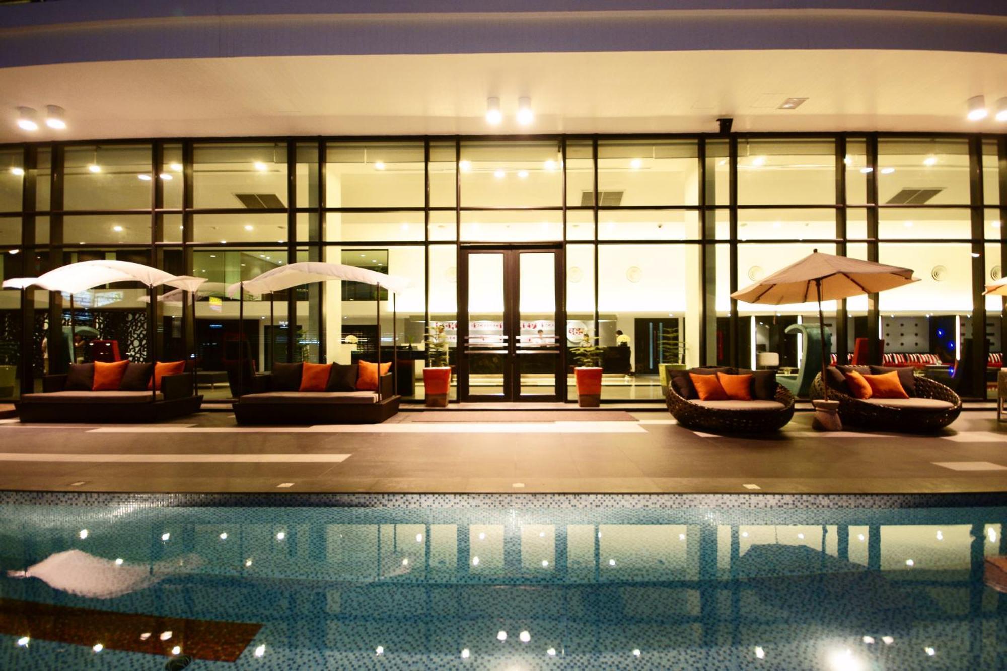 Tsix5 Hotel Pattaya Buitenkant foto