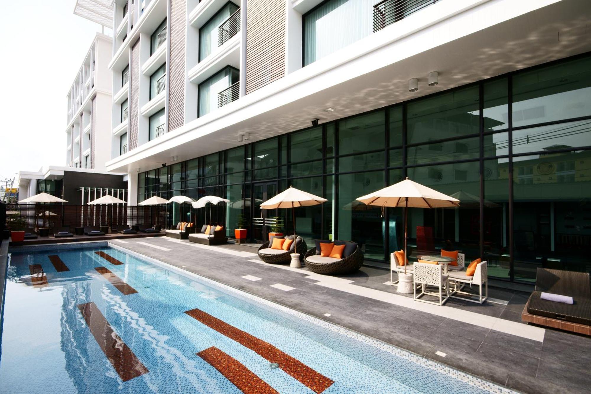 Tsix5 Hotel Pattaya Buitenkant foto