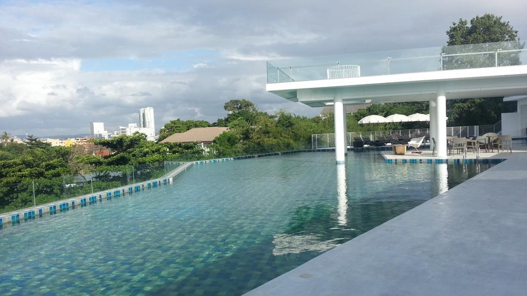 Tsix5 Hotel Pattaya Buitenkant foto