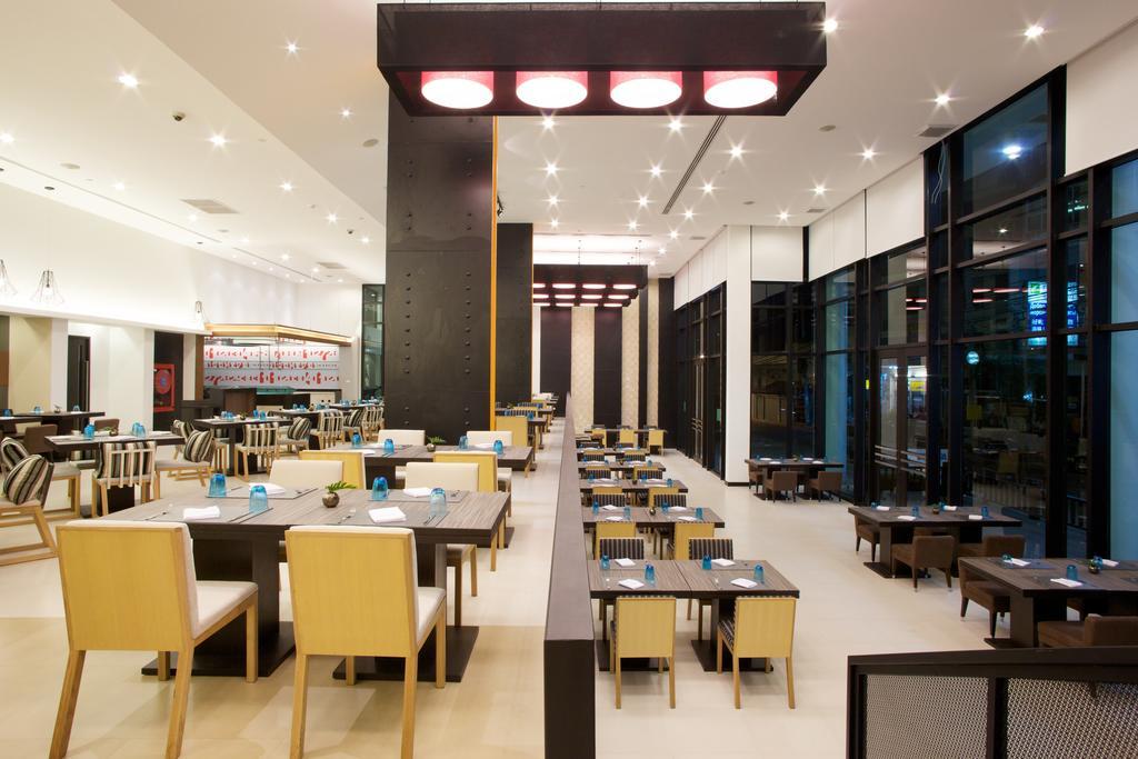 Tsix5 Hotel Pattaya Buitenkant foto
