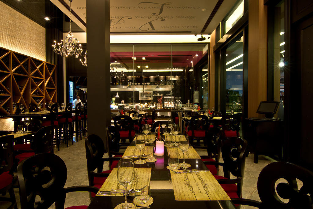 Tsix5 Hotel Pattaya Buitenkant foto