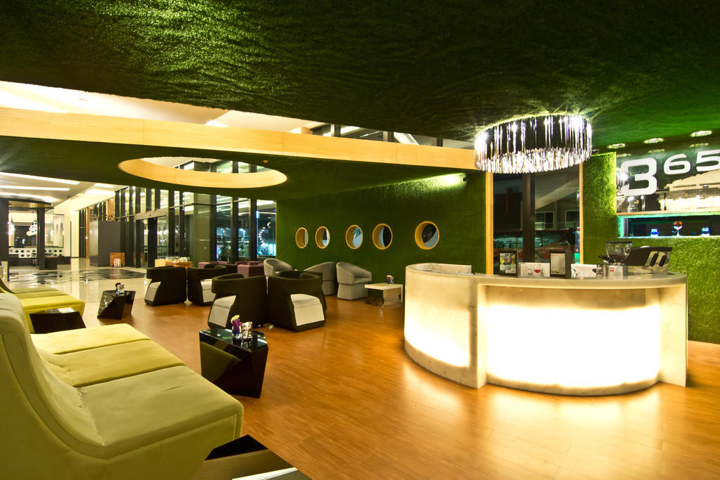 Tsix5 Hotel Pattaya Buitenkant foto